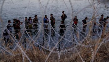 Court backs Texas over razor wire installed on US-Mexico border