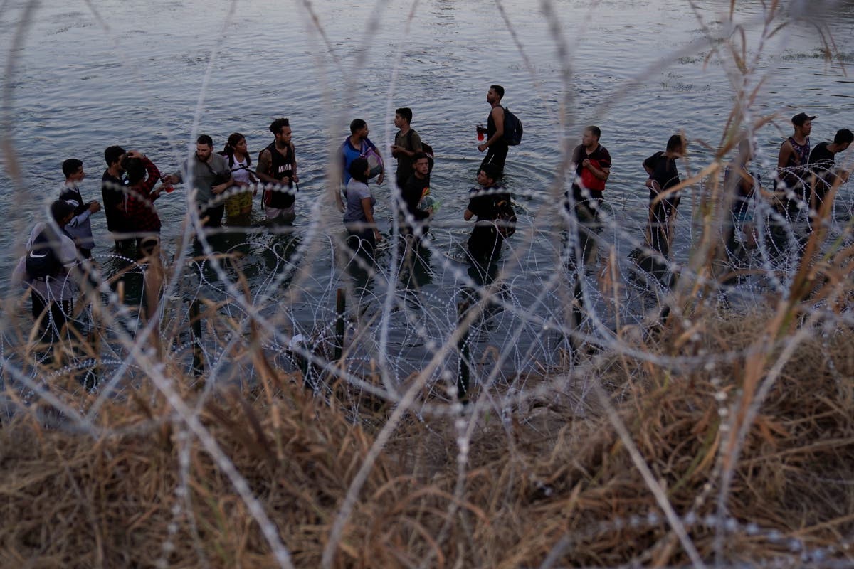 Court backs Texas over razor wire installed on US-Mexico border