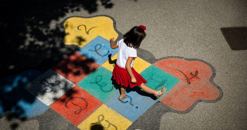 Une cour d'école à Marseille, le 2 septembre 2024