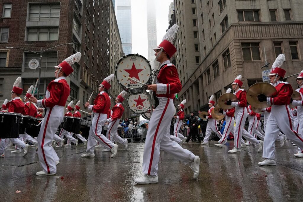 Macy’s Thanksgiving Parade live updates: Float order and routes as Jimmy Fallon’s ‘singing’ prompts ‘lip-syncing’ questions