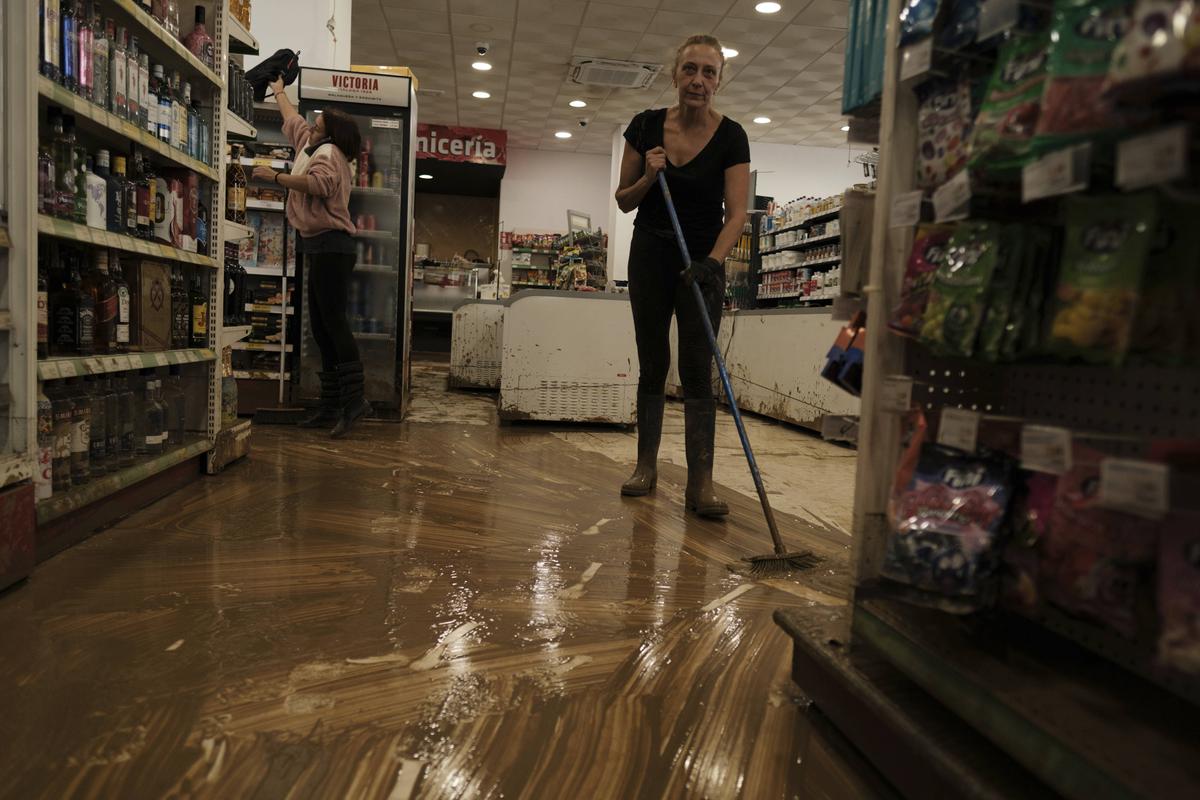 « Aucun travailleur ne doit prendre de risques » : l’Espagne approuve un « congé payé climatique » en cas d’alerte météorologique