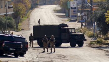 Soldats libanais déployés à Marjayoun, dans le sud du Liban, le 28 novembre 2024 au deuxième jour du cessez-le-feu entre le Hezbollah et Israël