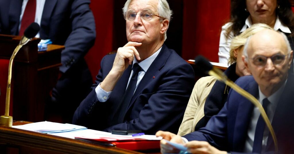 Face à un impossible budget et à une possible chute du gouvernement, la France “dos au mur”