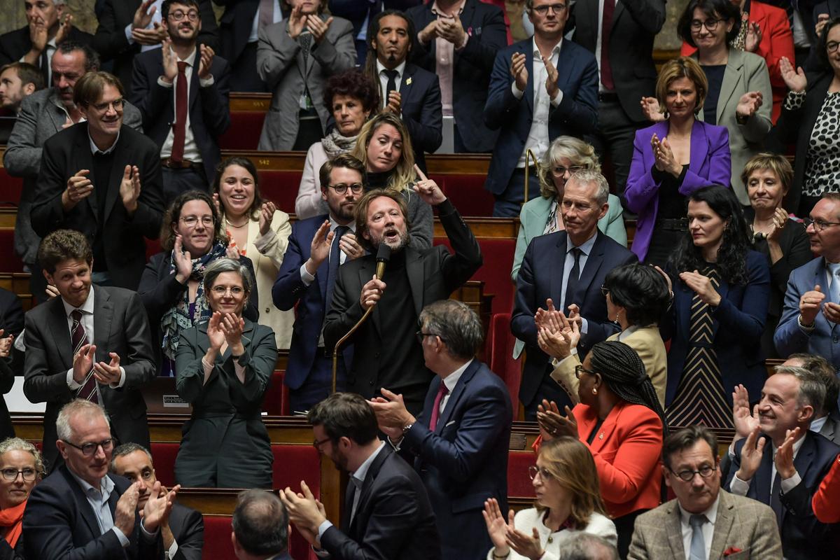 « Il aura la censure qu’il mérite » : vives réactions à gauche face aux annonces de Barnier sur l’Aide médicale d’Etat