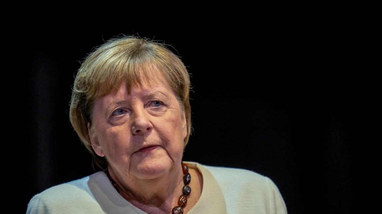 Frühere Bundeskanzlerin: Merkel empfiehlt, für die Ukraine "diplomatische Lösungen mitzudenken"