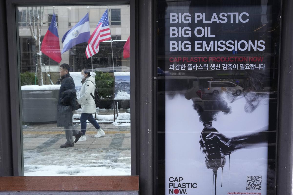 Traité mondial contre la pollution plastique : quels sont les enjeux des négociations à Busan ?