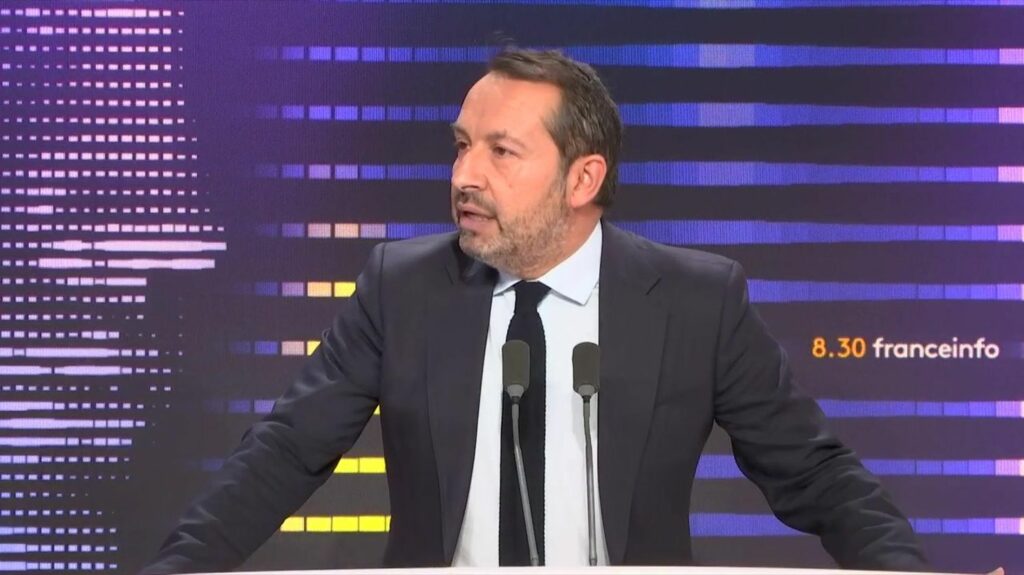 Menace d'une motion de censure : "Oui", le RN la votera à ce stade, car les concessions du Premier ministre sont du "bricolage", affirme Sébastien Chenu