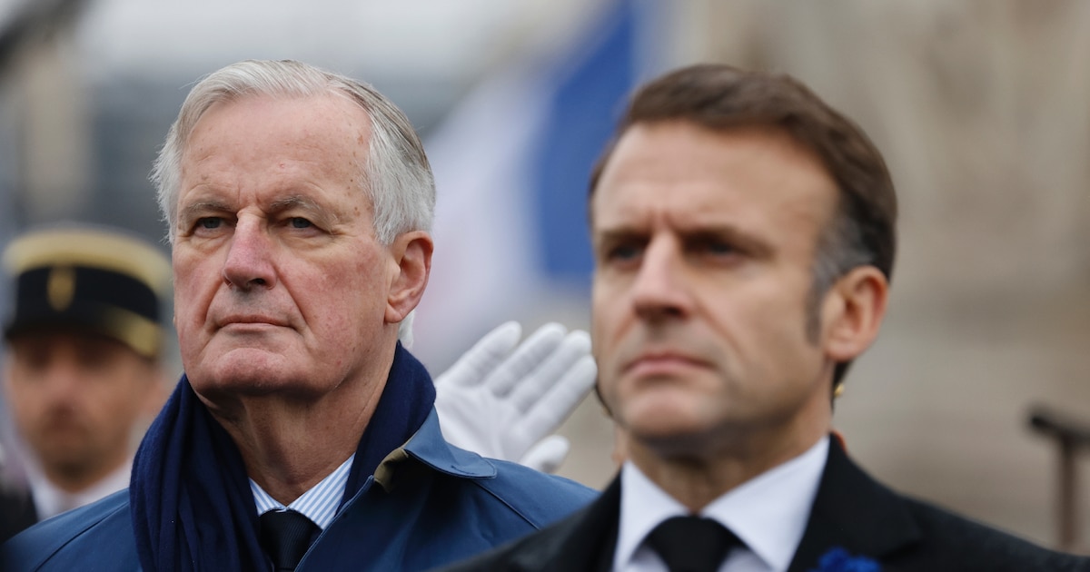 Michel Barnier et Emmanuel Macron lors des commémorations du 11-Novembre, le 11 novembre 2024 à Paris