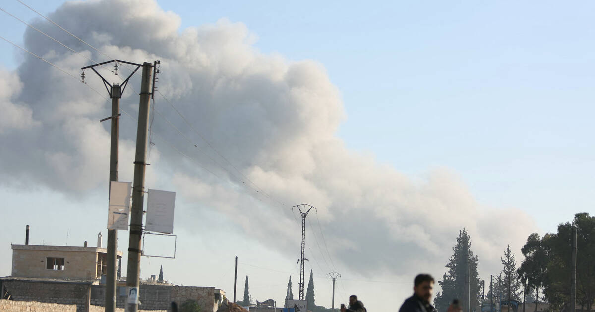 En Syrie, les rebelles bombardent Alep et se rapprochent fortement de la ville