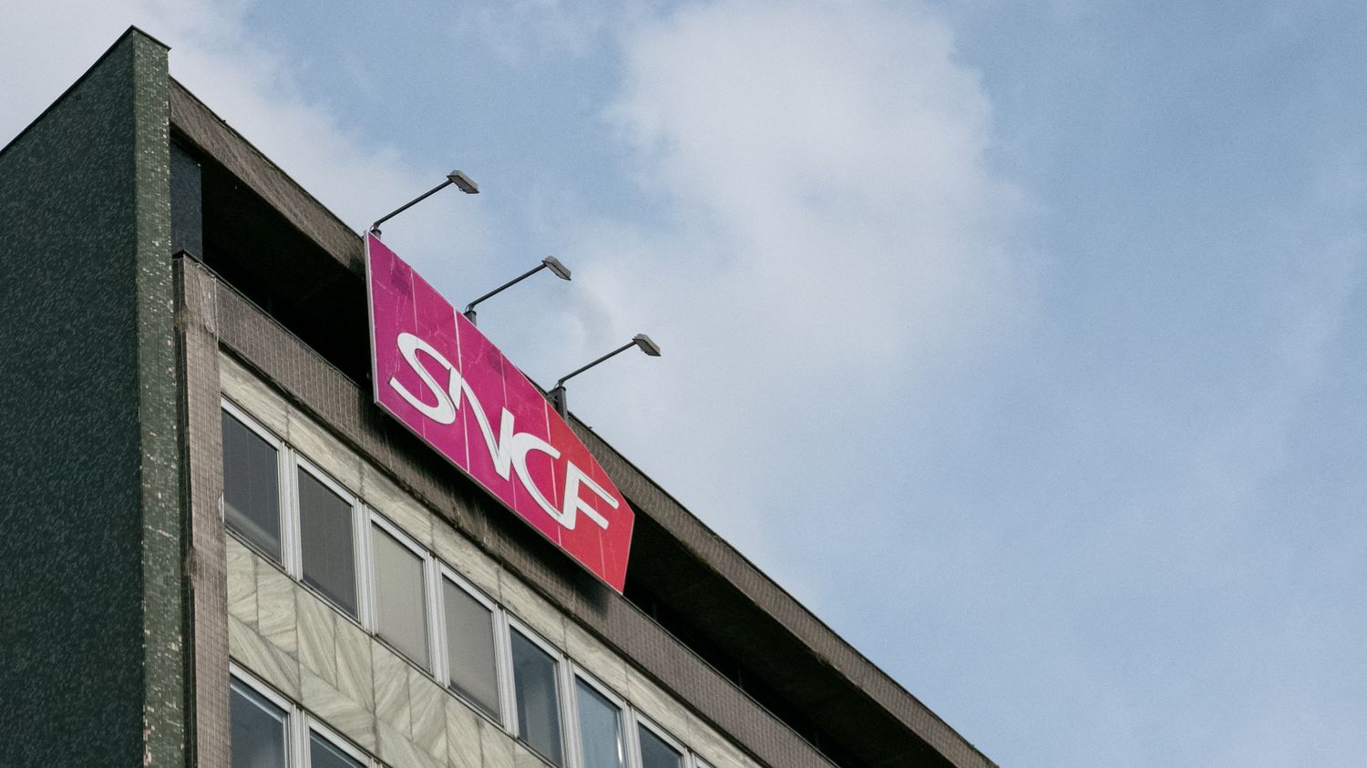 Un accord sur des hausses de salaires à la SNCF validé après la signature de deux syndicats