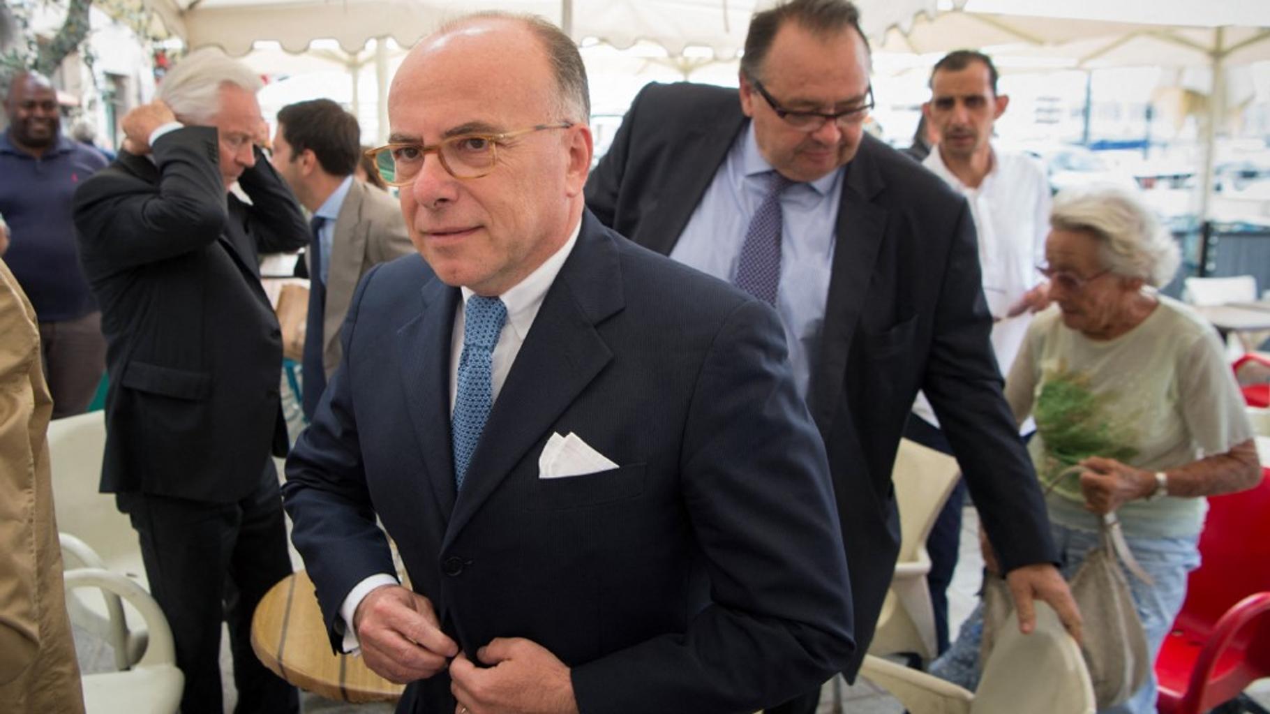 Bernard Cazeneuve répond à Michel Barnier après sa sortie sur le train de vie des anciens Premiers ministres