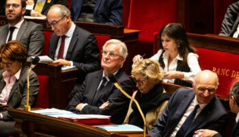 Quelles cartes pourrait jouer Emmanuel Macron en cas de censure du gouvernement Barnier à l'Assemblée nationale ?