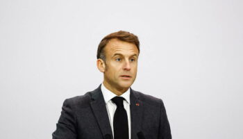 Des élus de tous bords envisagent la démission d’Emmanuel Macron