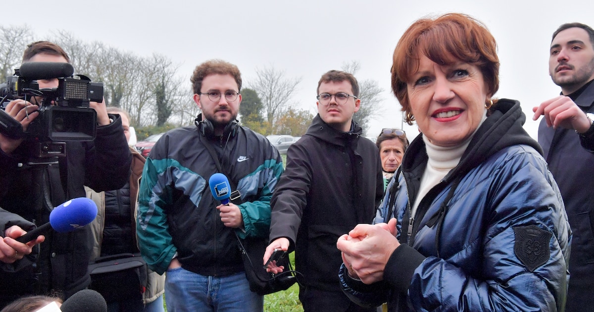 La ministre de l'Agriculture Annie Genevard lors d'une lors de la visite d'une ferme à Sully-sur-Loire, dans dans le Loiret, le 30 novembre 2024