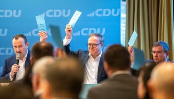 Landtagswahlen: Thüringer CDU stimmt Brombeerkoalition zu