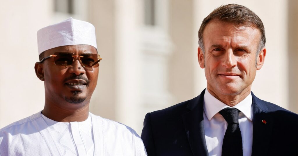 Le président tchadien Mahamat Idriss Deby Itno, avec Emmanuel Macron, à Villers-Cotterêts, le 4 octobre 2024.