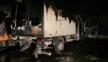 Banque alimentaire : un appel aux dons lancé après l’incendie volontaire de six camions à Nîmes