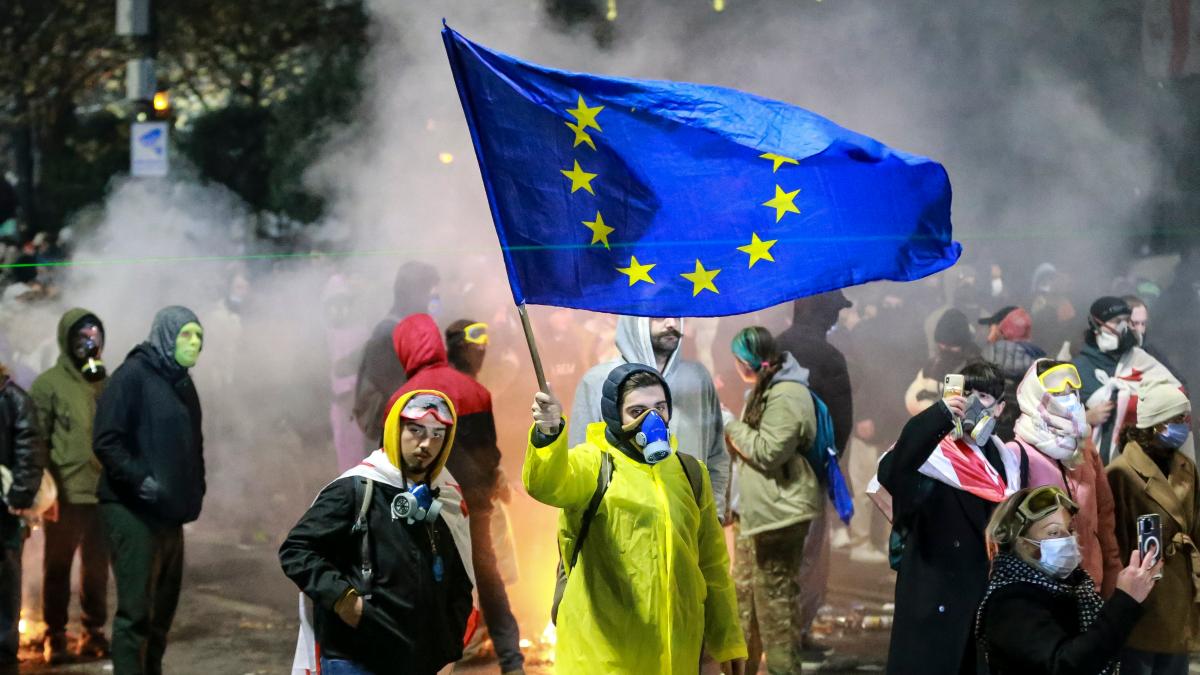 Protest in Georgien gerät zur Straßenschlacht