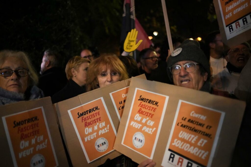 A Paris, deux manifestations distinctes contre le gala d’extrême droite pro-israélien Israel is Forever