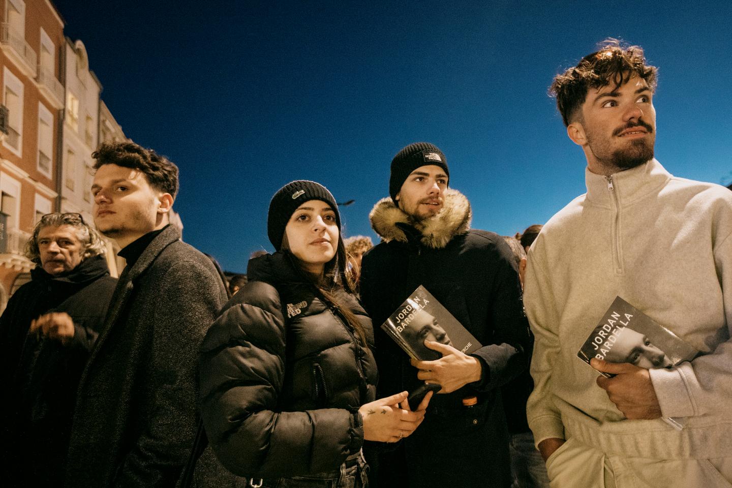 A Sète et à Beaucaire, avec les fans de Jordan Bardella : « Regarde, on dirait un influenceur »