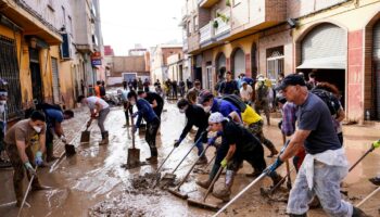 A Valence, en Espagne, un ouvrier qui travaillait à la remise en état d’une école après les inondations meurt de l’effondrement du toit