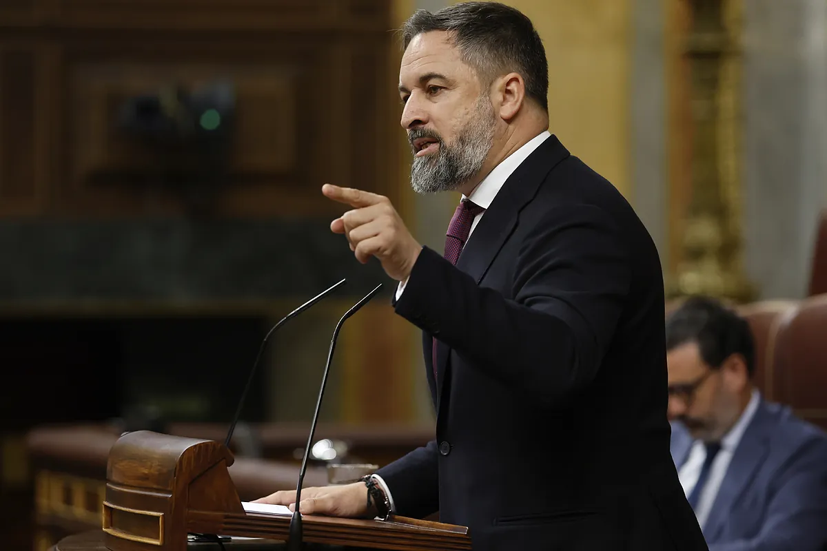 Abascal acusa a Sánchez de tener "acuartelado" al Ejército por "bastardos intereses políticos"