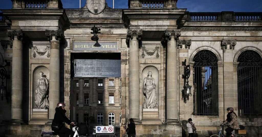 Absentéisme, retards de paiement, subventions nébuleuses : la situation financière de la ville de Bordeaux passée au crible