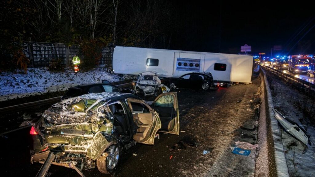 Accident de bus Blablacar sur l’autoroute A6 : un motard entre la vie et la mort, quatre autres blessés en urgence absolue