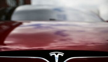 Accident mortel à Paris en 2021: Tesla appelé à modifier son système de freinage d'urgence