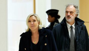 Affaire des assistants parlementaires du FN : tout comprendre aux enjeux du procès qui menace l’avenir politique de Marine Le Pen