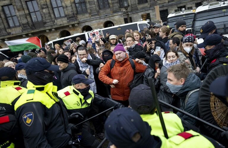 Amsterdam: Des dizaines d'arrestations lors d'une manifestation propalestinienne interdite