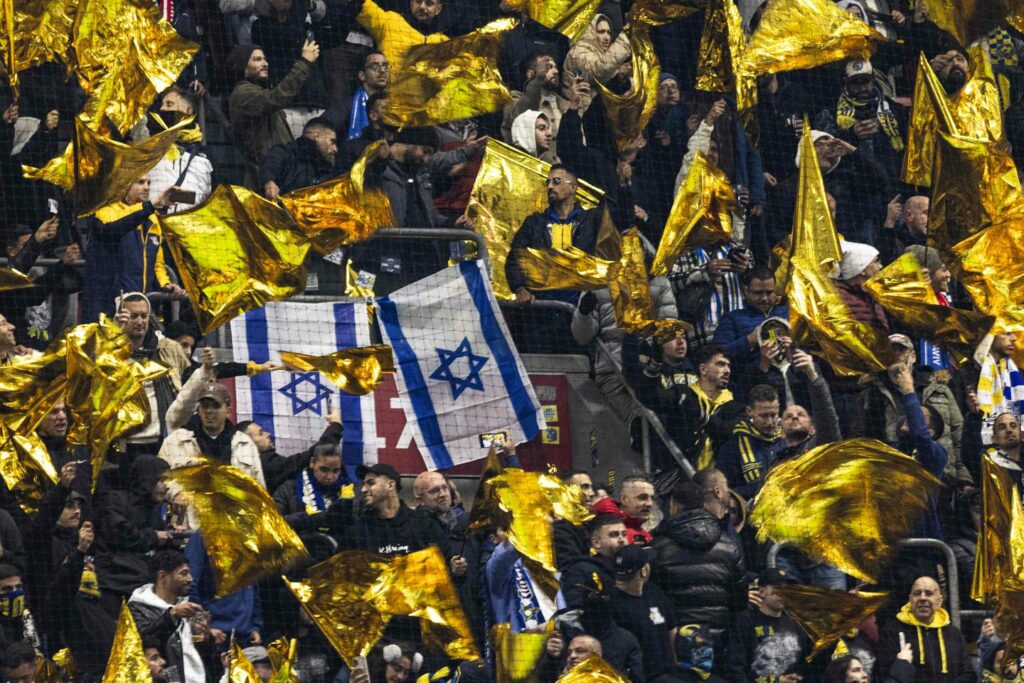 Amsterdam : des blessés à la suite d’incidents visant des supporteurs israéliens après un match de Ligue Europa entre l’Ajax Amsterdam et le Maccabi de Tel-Aviv