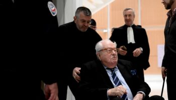 Ancien chef de file de l'extrême droite: Jean-Marie Le Pen hospitalisé