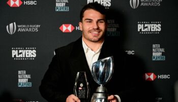 Antoine Dupont élu meilleur joueur du monde de rugby à VII : « La vraie incongruité est surtout qu’il n’ait pas remporté de trophée lié à ses performances à XV »