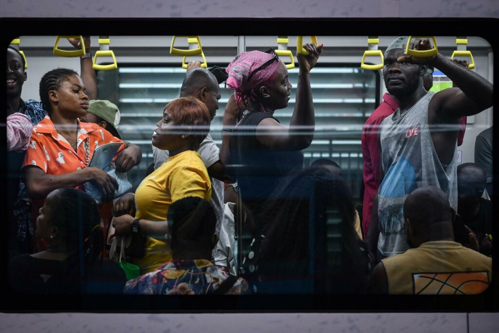 Au Nigeria, à bord du RER de Lagos, un luxe rare en Afrique subsaharienne