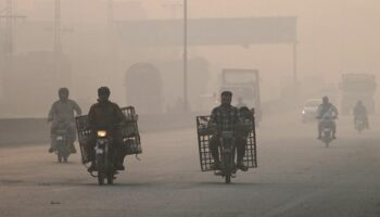 Au Pakistan, la ville de Lahore assommée par un record historique de pollution