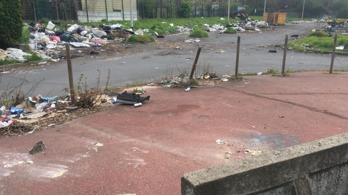 Aubervilliers : en attendant les travaux, le parking du Fort est devenu «une poubelle municipale»