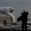 Avec des vents violents et des fortes pluies, la tempête Bert continue de faire des dégâts en Angleterre et au Pays de Galles