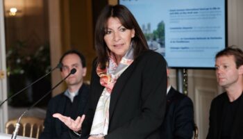 Avec ou sans Anne Hidalgo ? La gauche parisienne navigue entre hypothèses et conditionnel vers les municipales de 2026