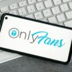 Besitzerin entsetzt: Hundesitterin dreht heimlich Onlyfans-Videos im Badezimmer