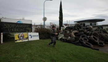 Blocage d’un site de Danone dans le Gers, des tracteurs dans un port de l’Aude… La mobilisation agricole se poursuit