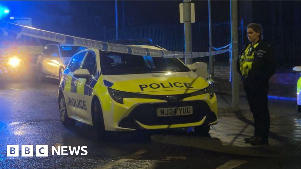 Bomb disposal unit at train station after 'alert'