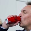 Bouteilles en plastique vidées dans des gobelets aux JO : Coca-Cola visé par une plainte pour «greenwashing»