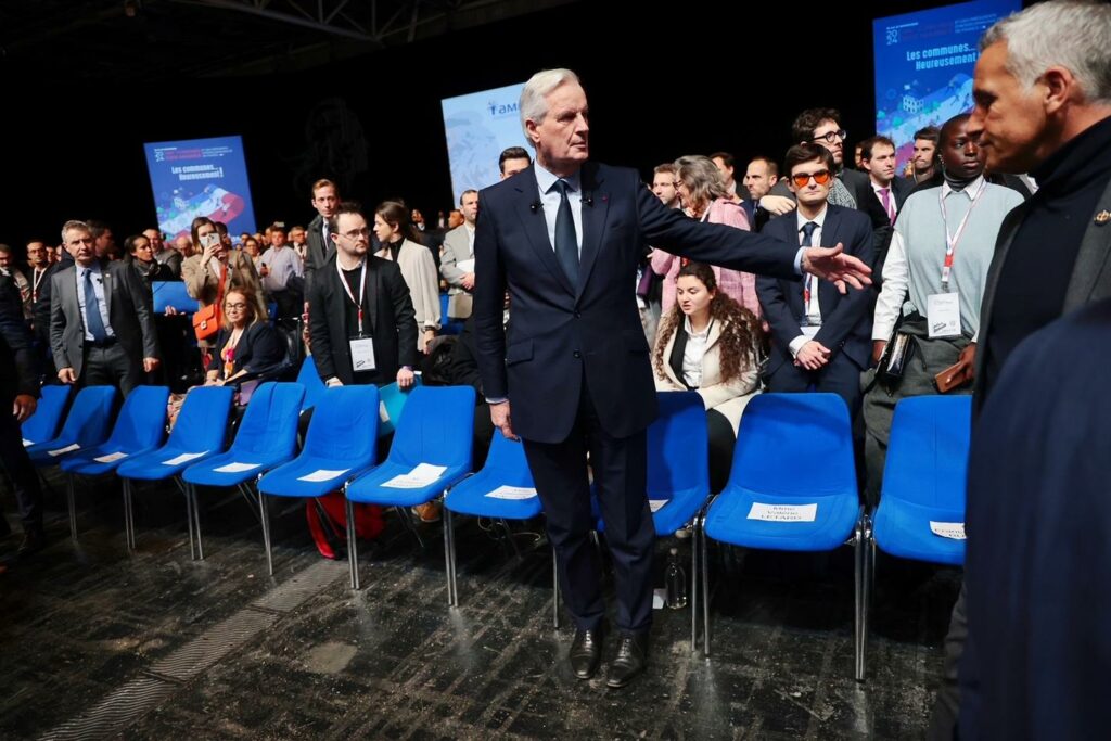 Budget 2025 : Michel Barnier sous pression des macronistes et du patronat pour revoir sa copie