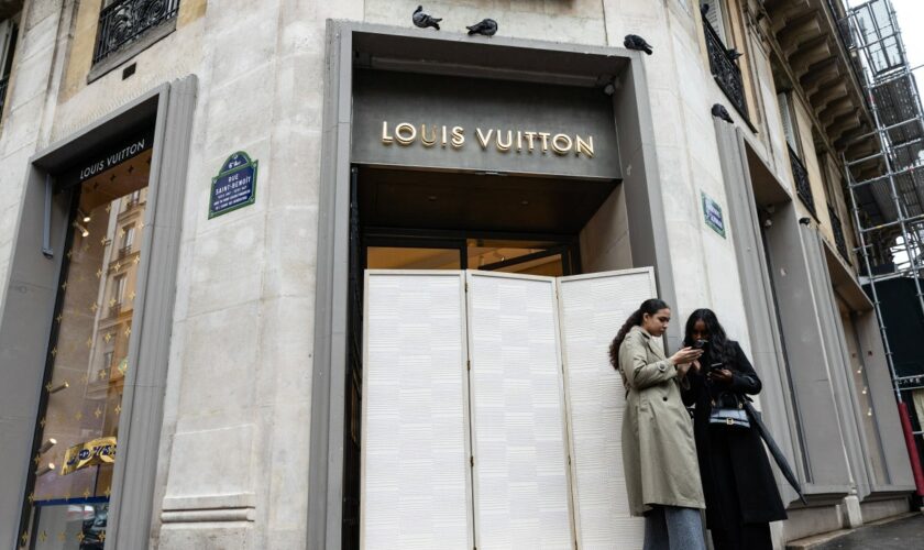 Cambriolage spectaculaire : Un magasin Louis Vuitton attaqué à la voiture-bélier