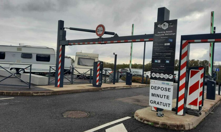 Campement illicite à Thionville: Les gens du voyage occupent le P+R pour frontaliers de Metzange