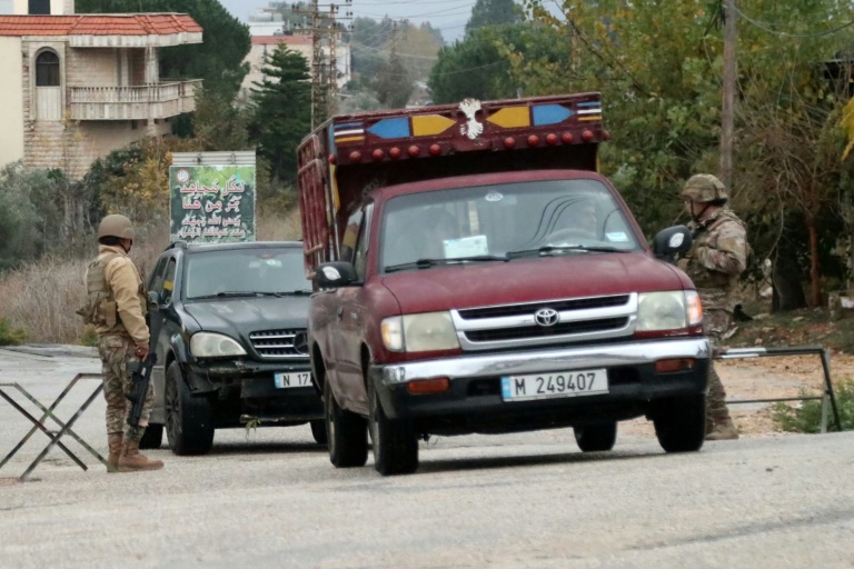 Cessez-le-feu: L'armée libanaise déploie troupes et blindés dans le sud