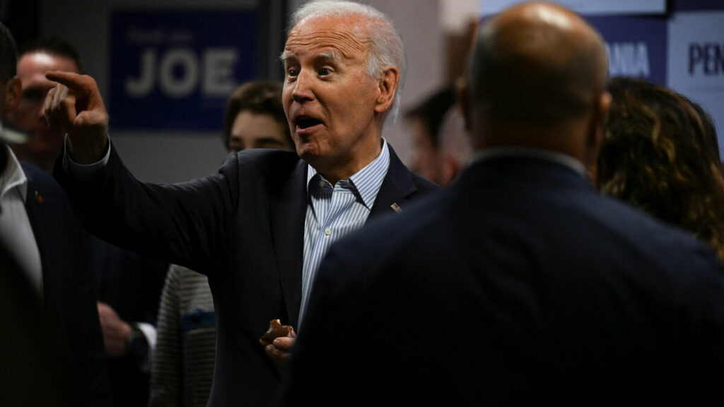 « C’est genre de gars à qui on a envie de botter les fesses » : Joe Biden attaque Donald Trump en Pennsylvanie