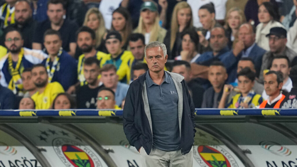 « C’est pire que ce qu’on m’avait dit » : José Mourinho s’en prend violemment aux instances du football turc