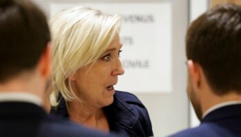 Cheffe de l'extrême droite: Cinq ans de prison et 300.000 euros d'amende requis contre Marine Le Pen